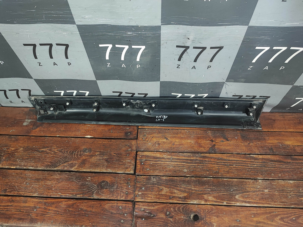 Накладка двери передней правой Mazda CX-5 2 (KF) 17-нв Б/У Оригинал KB7W51RA1