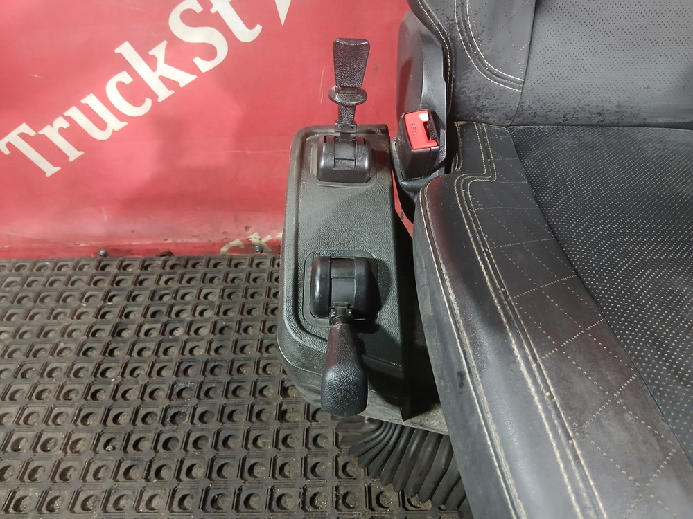 Сиденье водительское пневматическое 2023 г.