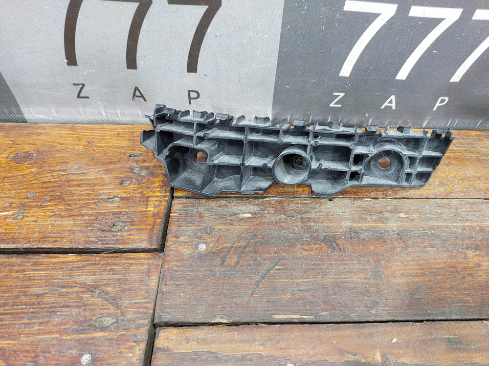 Кронштейн переднего бампера правый GAC GS8 2 21-нв Б/У Оригинал 7105012DRS0000