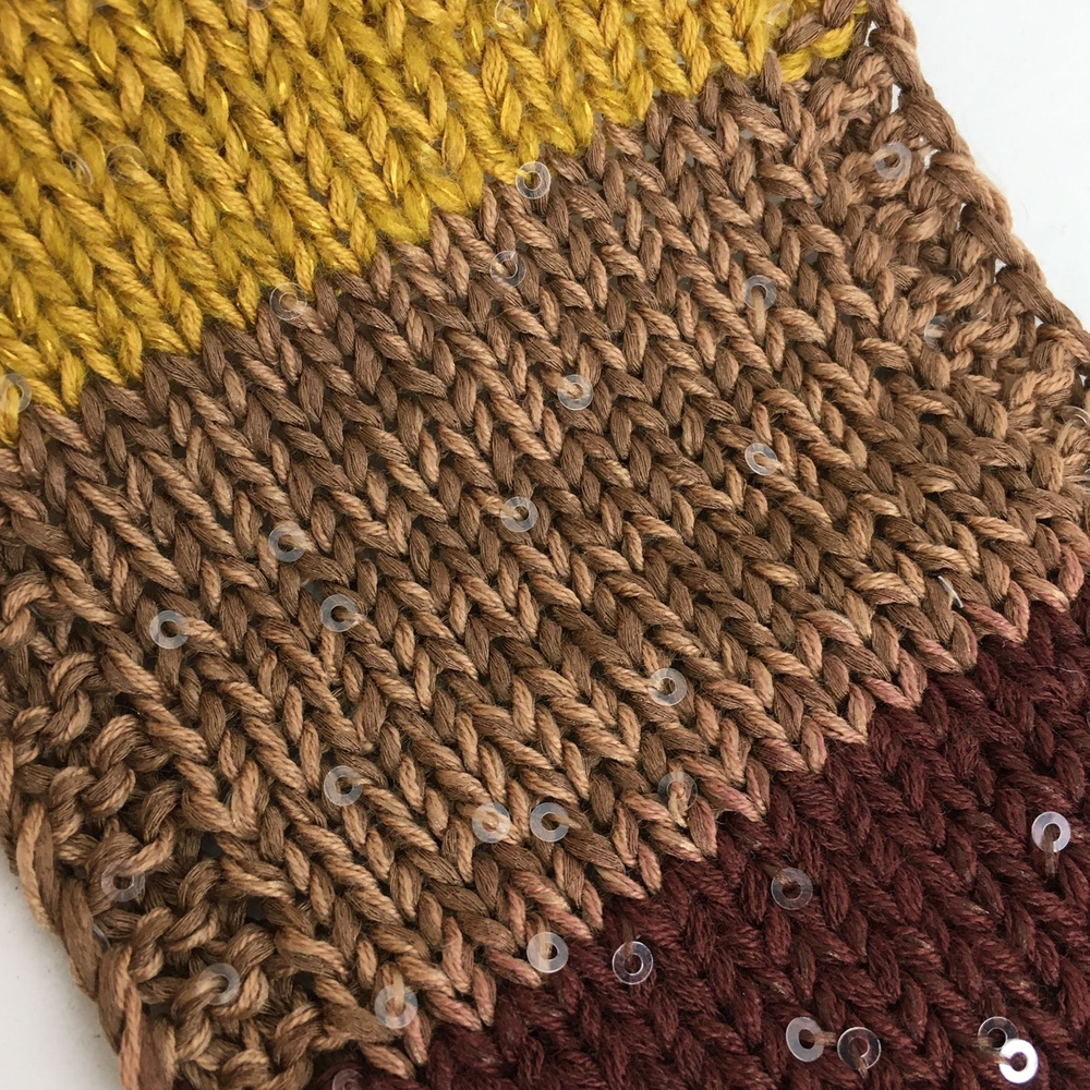 PAILLUX - D&C yarns; 96% хлопок, 4% прозрачные пайетки;  560м/100гр; цвет: нить - орех (светло-коричневый), пайетки - прозрачные