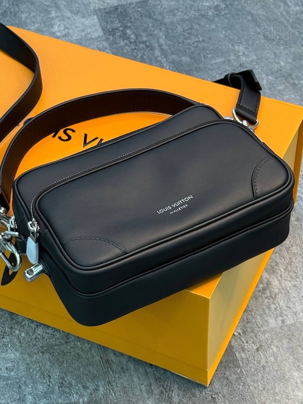 Сумка через плечо Louis Vuitton Nil