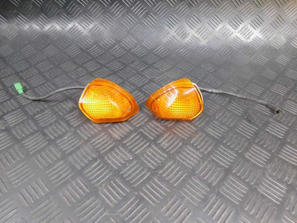 Поворотники задние Kawasaki ZZR 400 98 053050