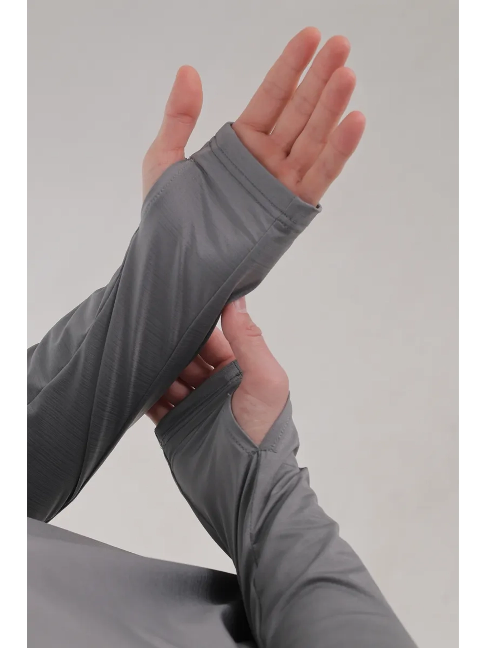 Лонгслив спортивный с капюшоном