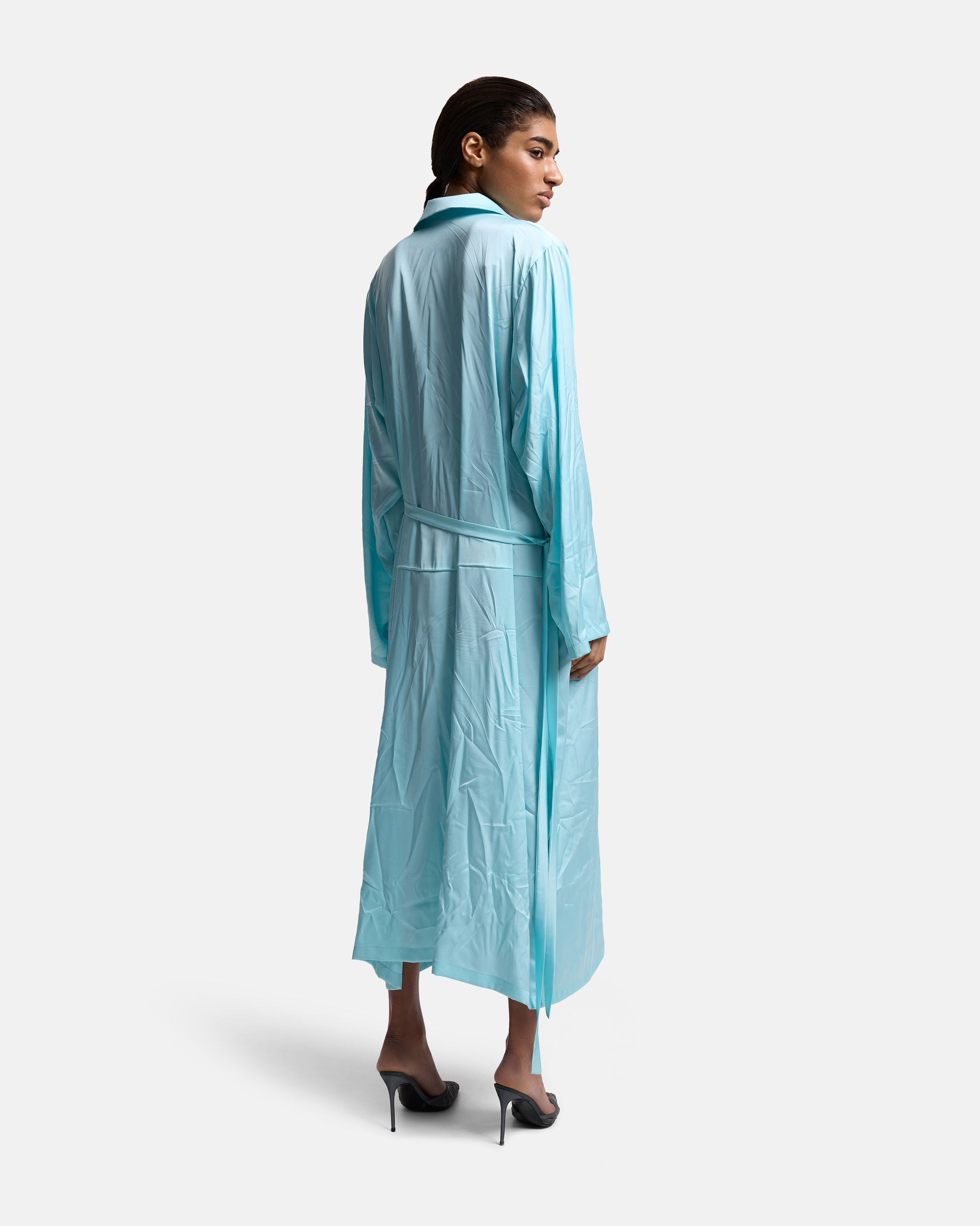 ТРЕНЧ-ХАЛАТ С ЗАМЯТОСТЯМИ ИЗ САТИНА