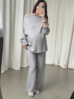 Комплект вязаный, свитер со спущенным плечом и брюки