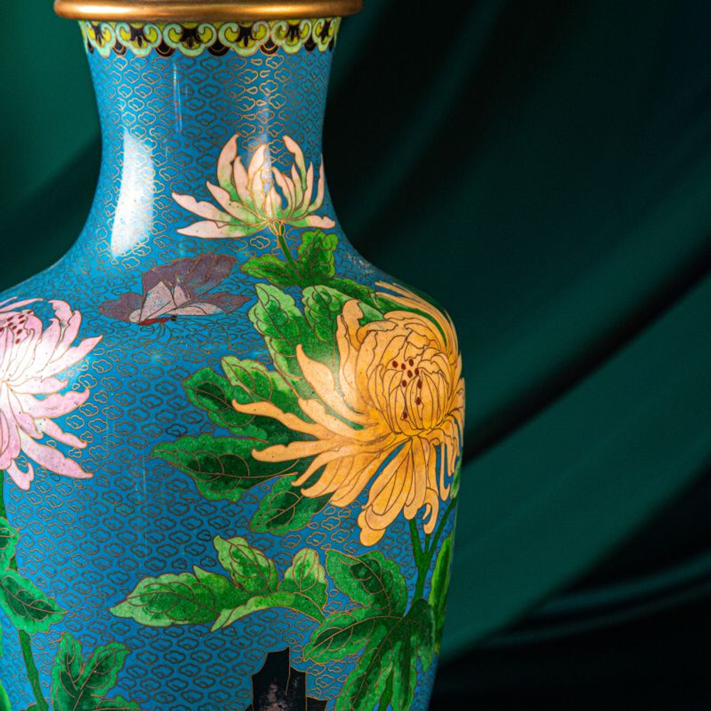 Парные вазы с хризантемами