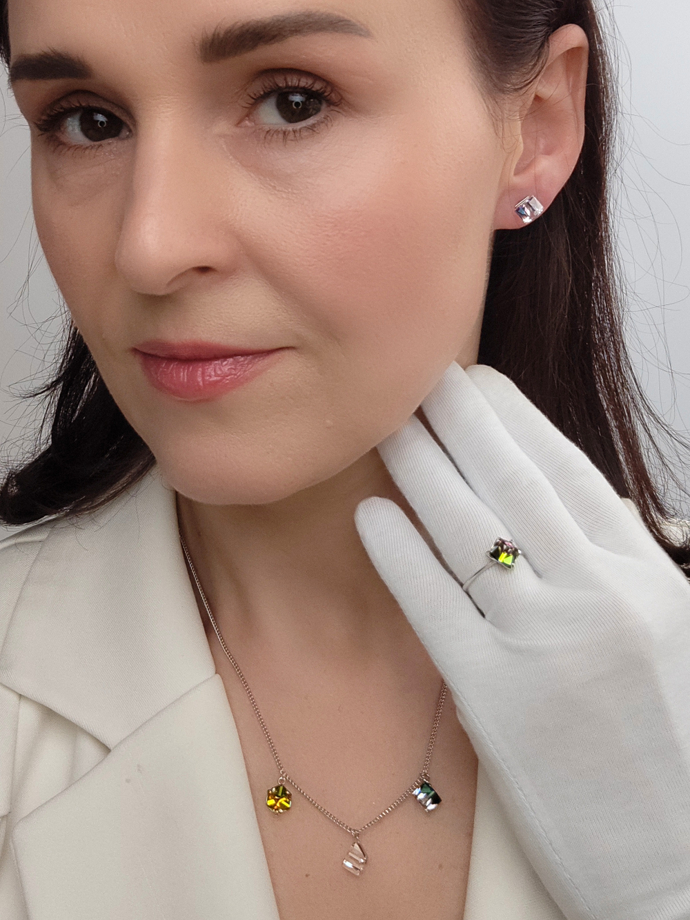 Серьги-гвоздики Миражи с зелеными кубиками-хамелеонами Swarovski