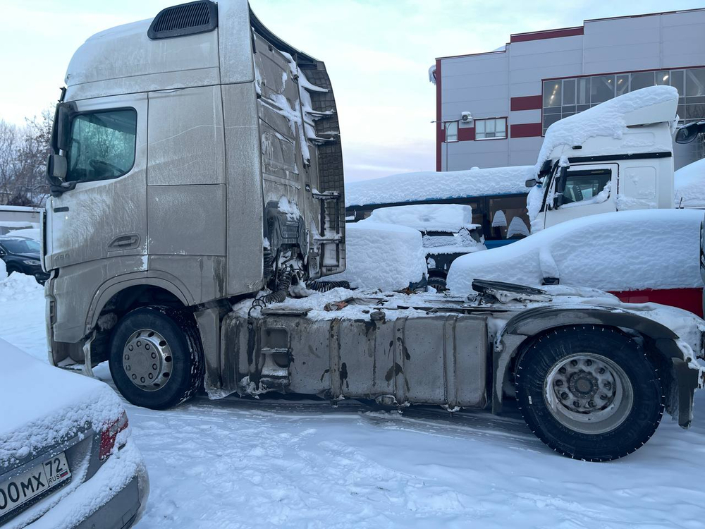 Shacman (Shaanxi) SX* 4x2 Седельный тягач SX4188YY381 (Дизельный, 12,5 л, 480 л.с., АТ)