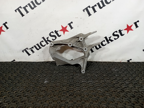 Кронштейн кабины передний левый