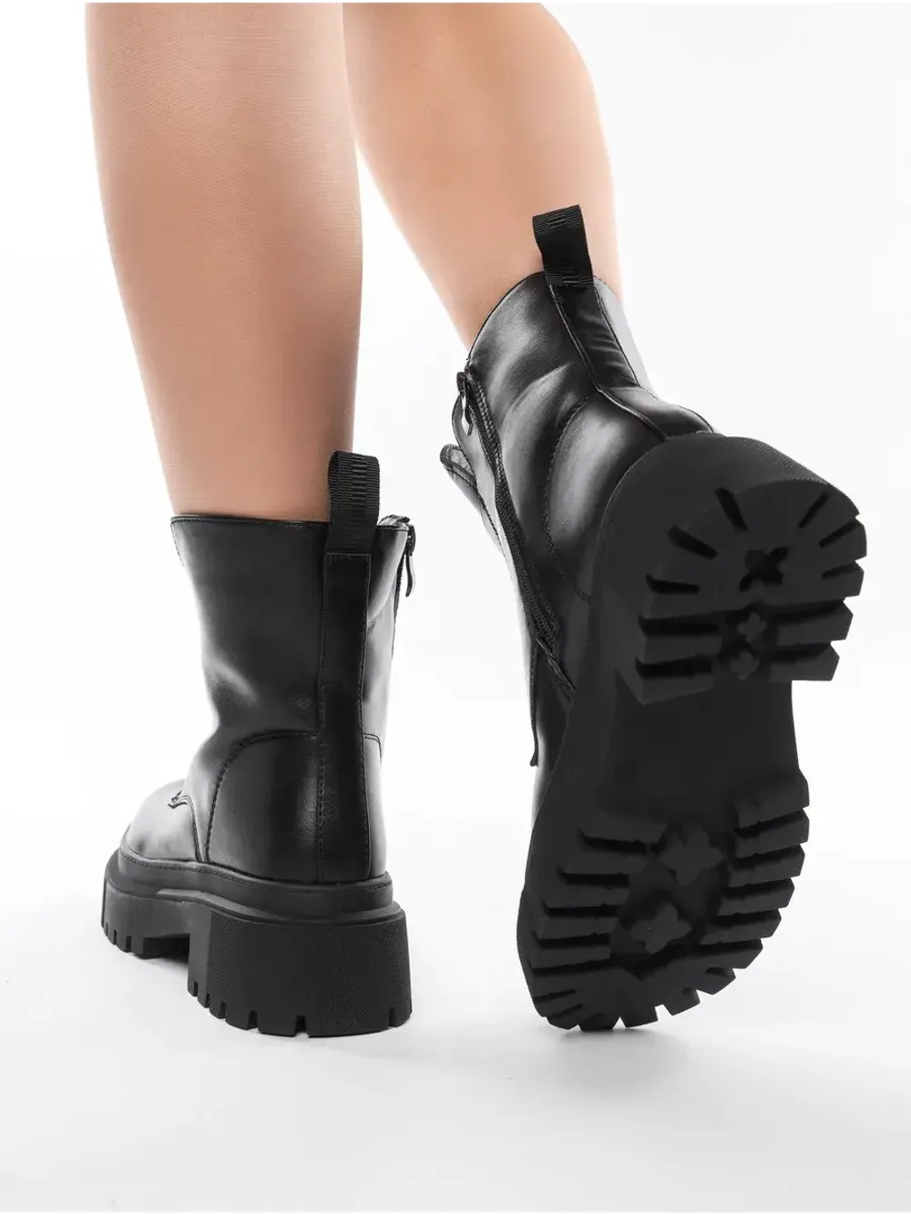 Зимние ботинки на высокой платформе