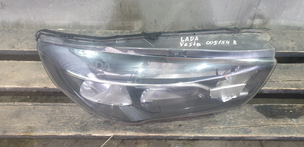 Фара правая LADA Vesta 15-21 Б/У Оригинал 21803711010