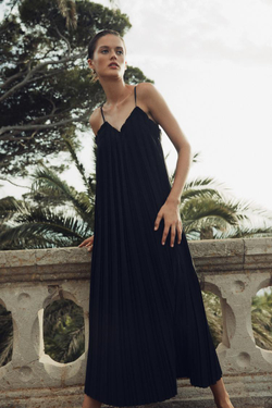 ZARA ПЛИССИРОВАННОЕ ПЛАТЬЕ МИДИ — ZW COLLECTION, ЧЕРНЫЙ