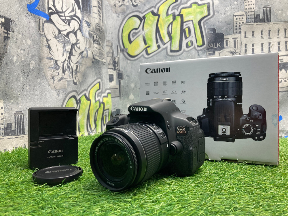 Canon 650D kit 18-55mm 3.5-5.6 IS II 2.500 кадров