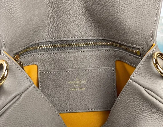 Сумка Louis Vuitton Pont 9 Soft PM светло-серый