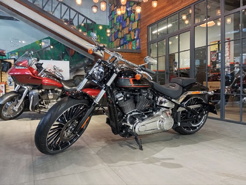 Harley-Davidson BREAKOUT 117 (Vivid Black) с НДС