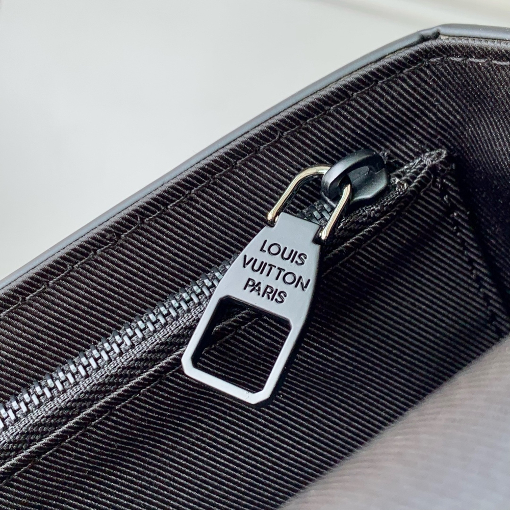 Louis Vuitton Steamer Wearable Wallet