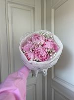 Букет 5шт пионов и гипсофилы