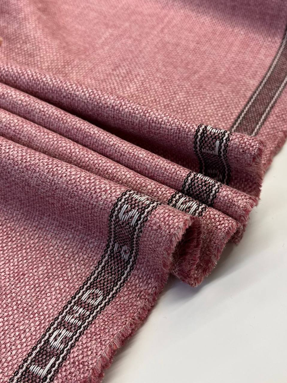 Шерсть мериноса с шелком и льном костюмно-плательная Holland & Sherry Saville Row London розовая