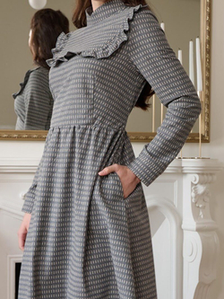 Платье с вшитой манишкой