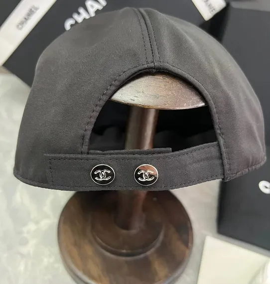 Бейсболка Chanel , черный