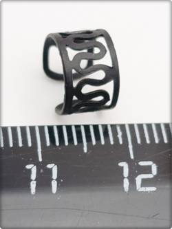 Клипса "Волна" для имитации пирсинга уха.