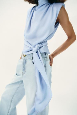 ZARA АТЛАСНЫЙ ТОП С БАНТОМ И ПОДПЛЕЧНИКАМИ, ГОЛУБОЙ