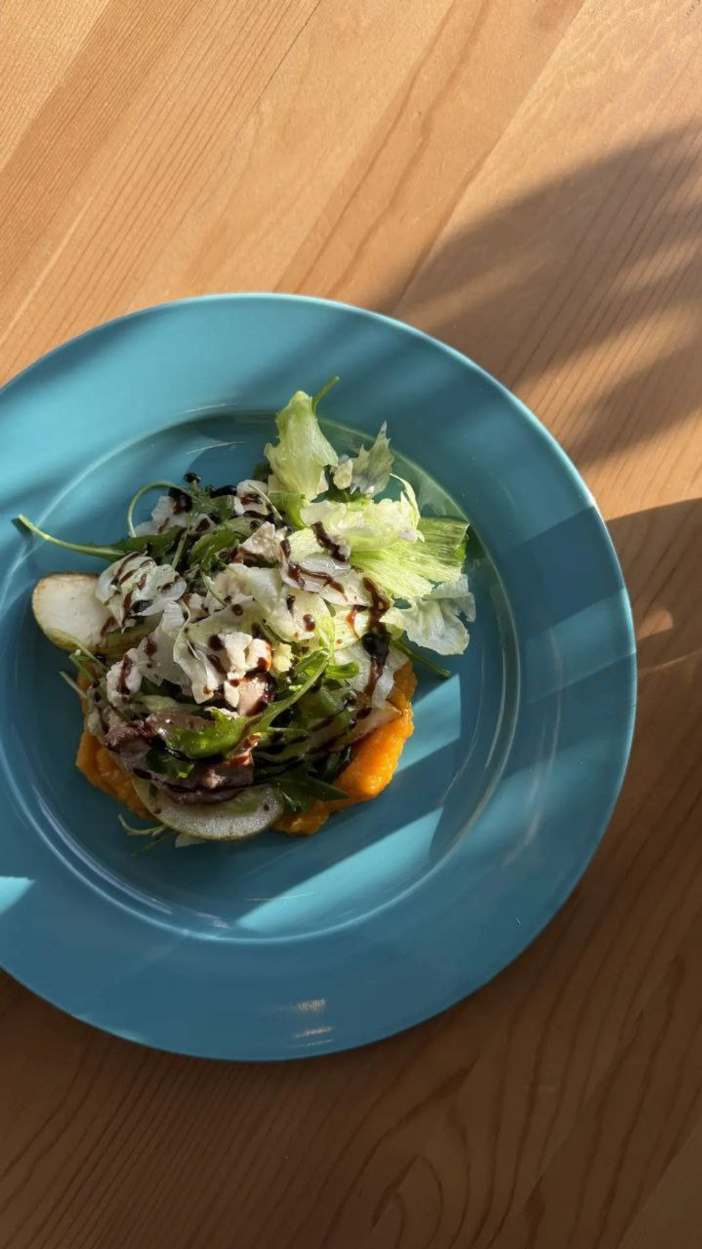 Салат с уткой и грушей