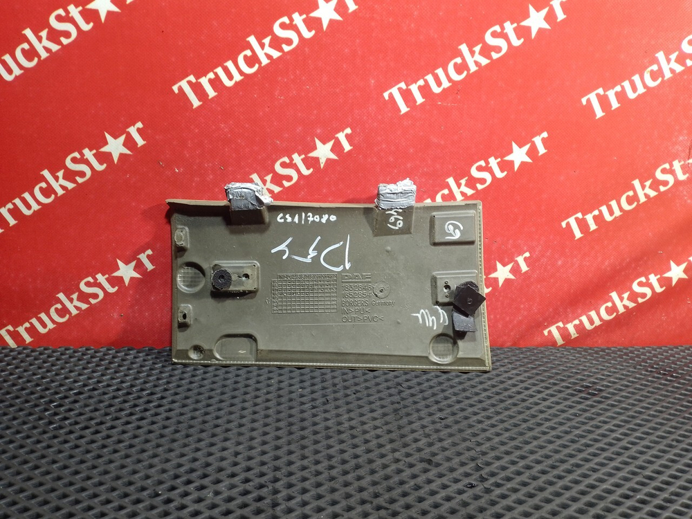 Накладка (дефект) на торпедо правая 2018г