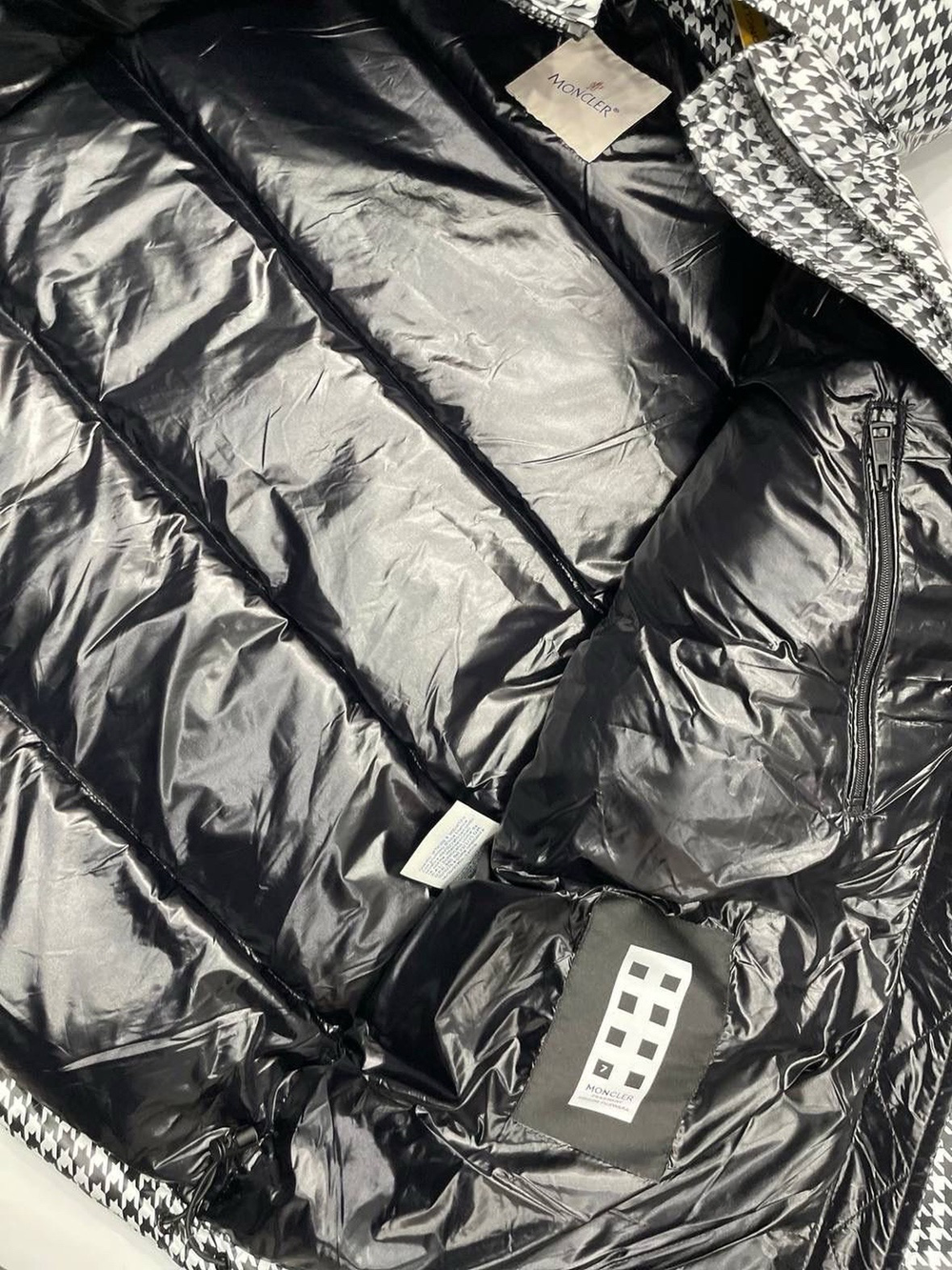 Пуховик Moncler