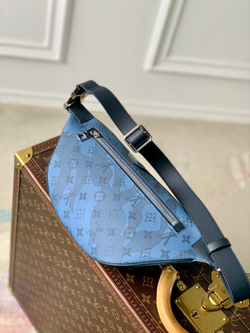 Louis Vuitton Discovery Bumbag