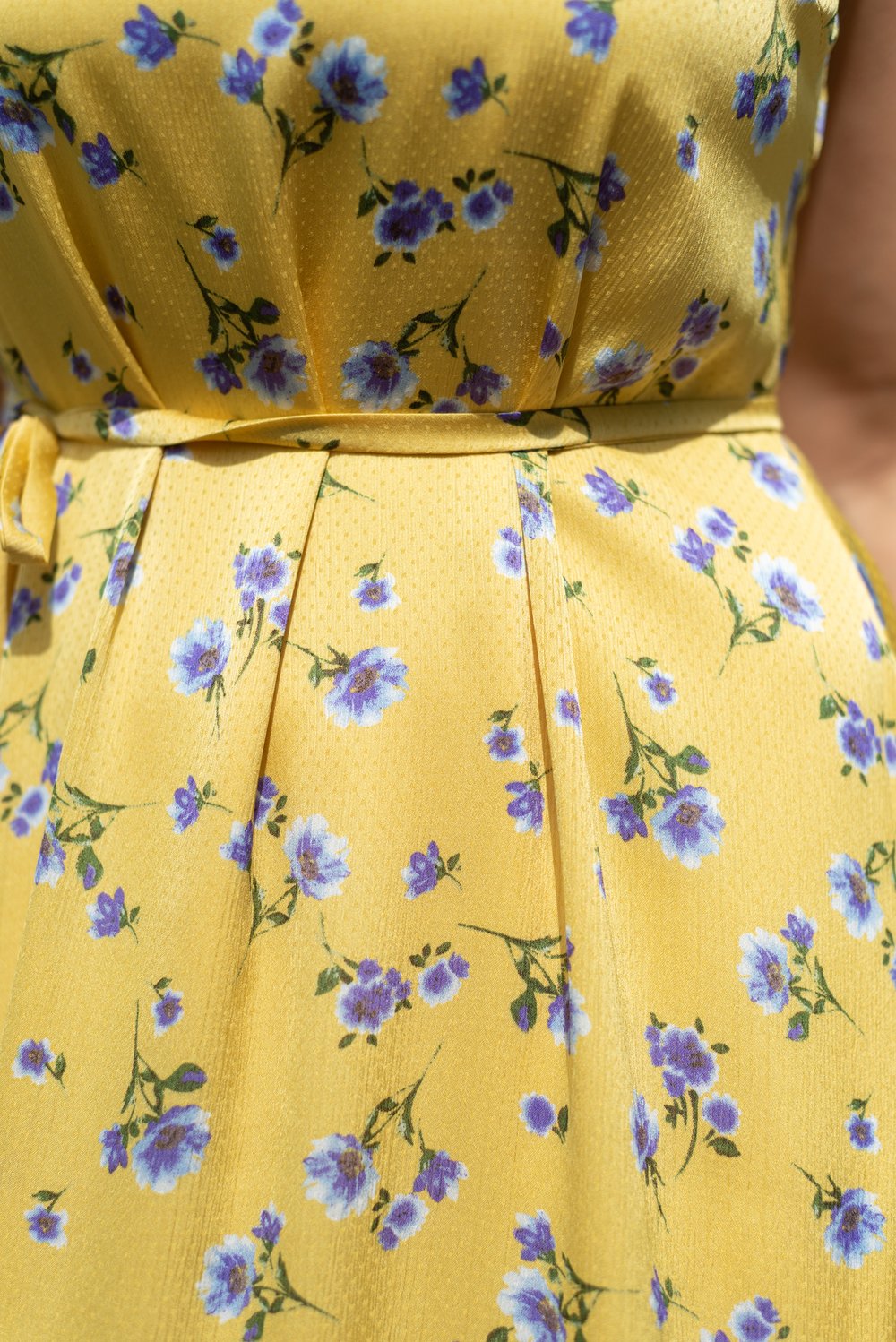 Сарафан с сиреневыми цветами