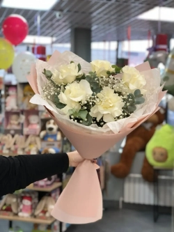 Букеты из белых роз