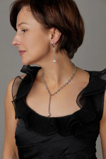 Серьги с белым жемчугом и цирконами Bezel, оттенок серебро