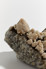 Кальцит на друзе дымчатого кварца