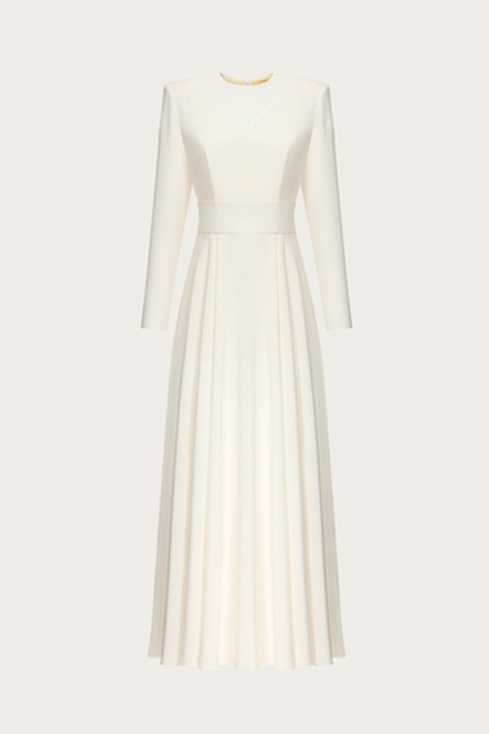 ПЛАТЬЕ ИЗ МОЛОЧНОГО ШЕЛКА С КРУЖЕВНОЙ КОКЕТКОЙ