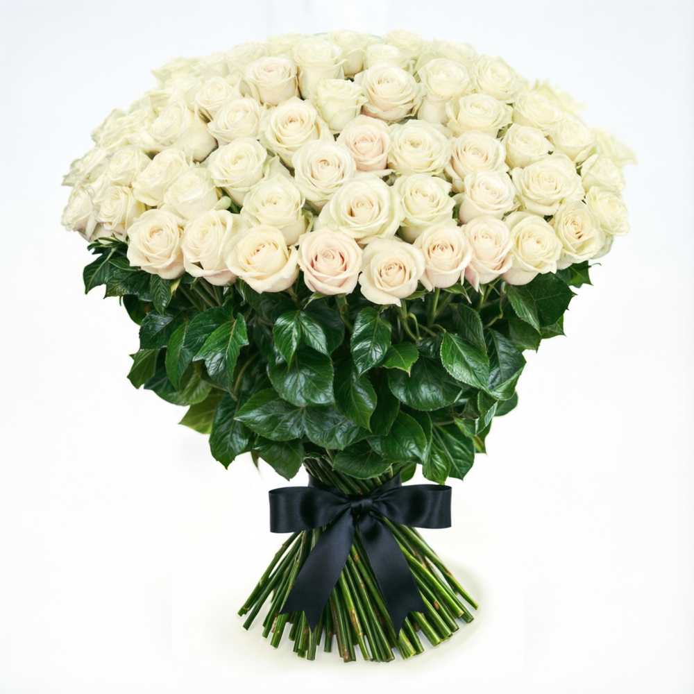 Траурный букет из 50 белых роз, перевязанный чёрной лентой