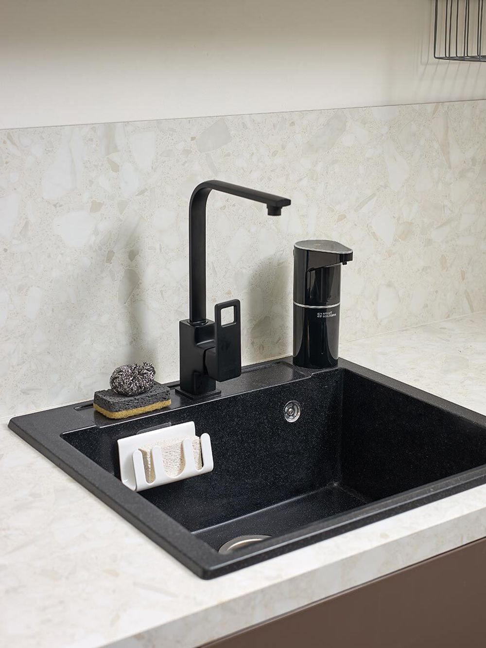 Диспенсер сенсорный для жидкого мыла Lume, 350 мл, черный