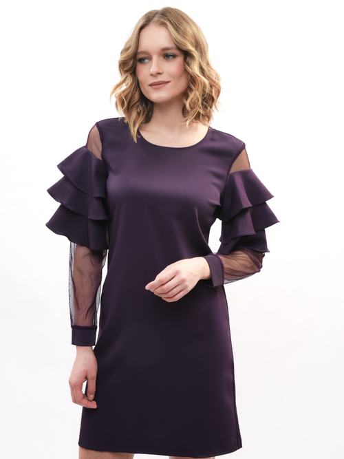 Платье с воланами на рукавах