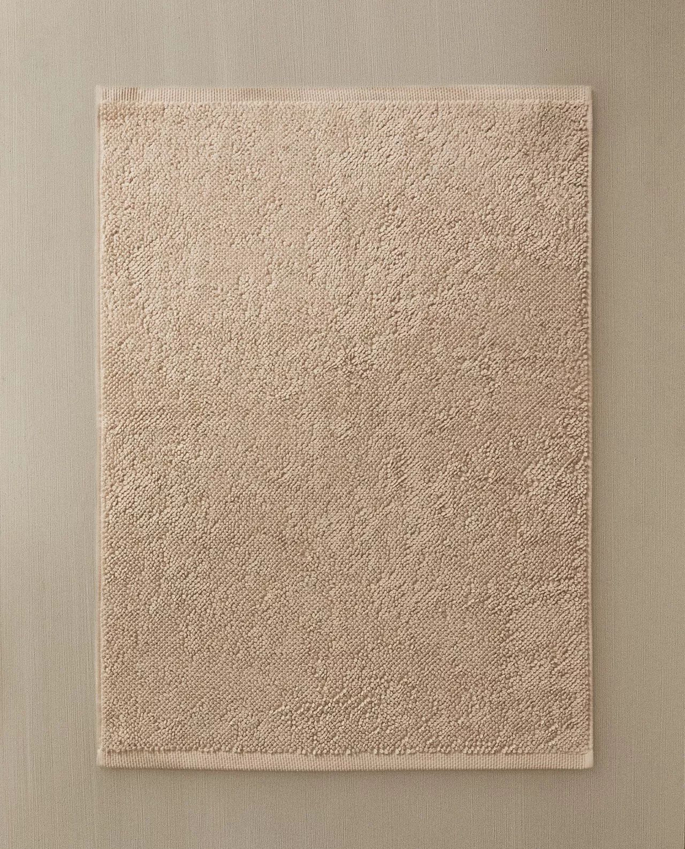 Zara Home - Гладкий нескользящий коврик для ванной, бежевый, 50x70 см