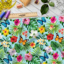 Ткань бязь реалистичные петуньи и бабочки на голубом фоне