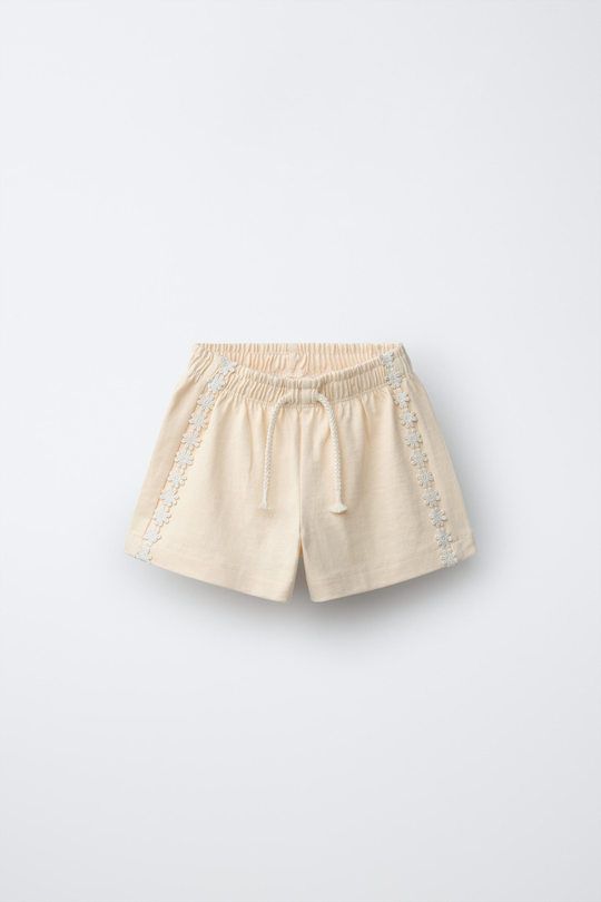 ZARA ПЛОТНЫЕ ШОРТЫ ИЗ МЯГКОЙ ТКАНИ С ЦВЕТОЧНЫМ ПРИНТОМ, ЦВЕТ СЛОНОВОЙ КОСТИ