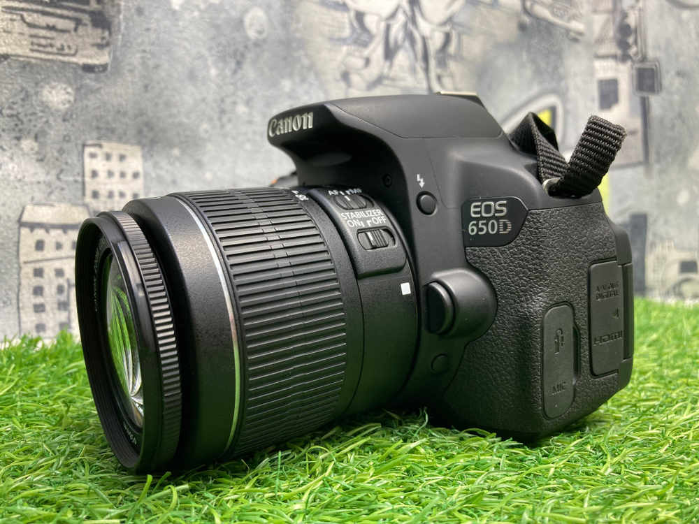 Canon 650D kit 18-55mm IS II 2.600 кадров