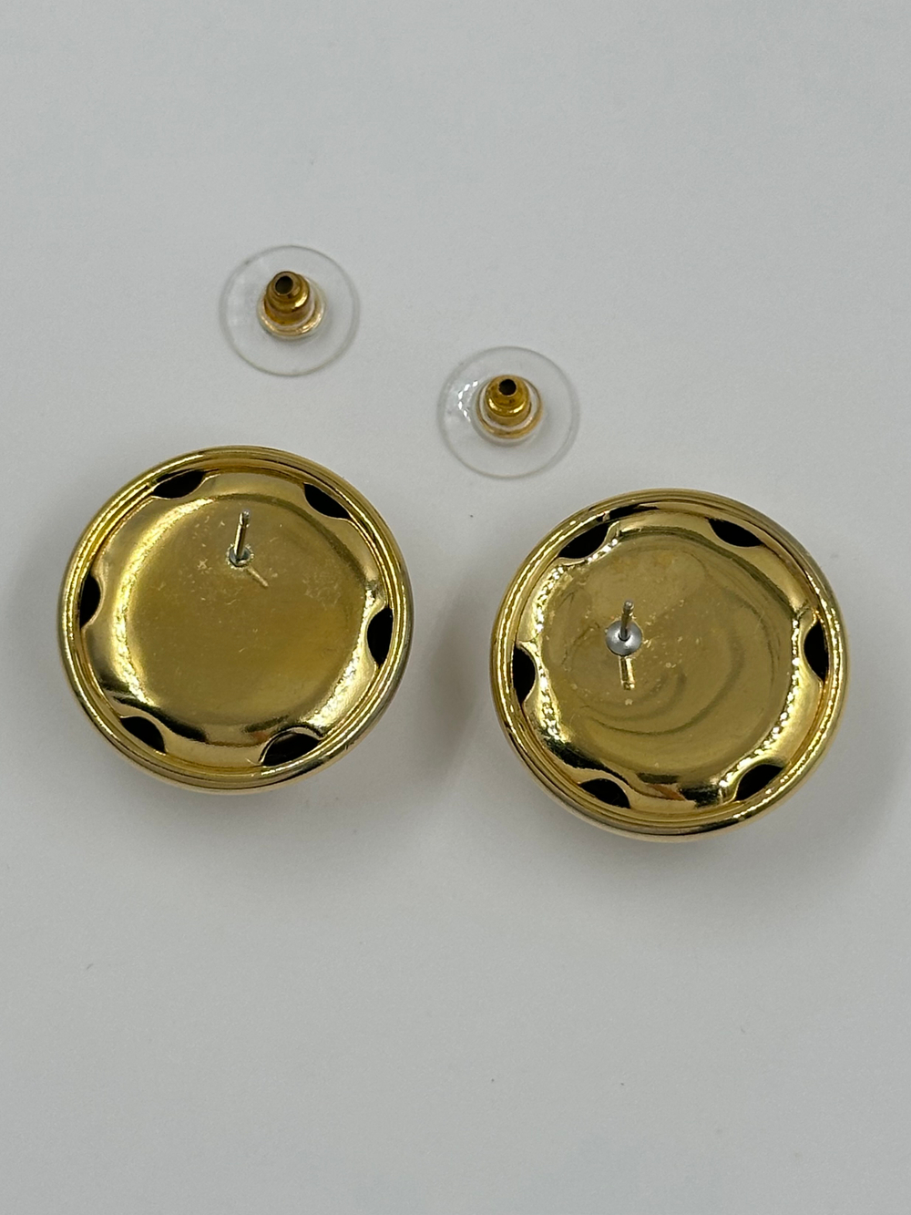 Серьги с белыми вставками