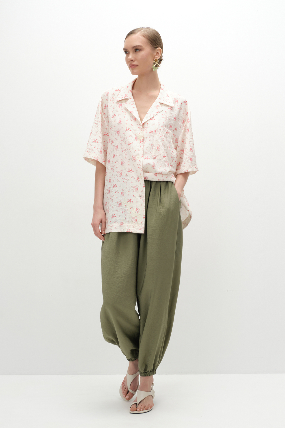 Блуза с коротким рукавом в цветы