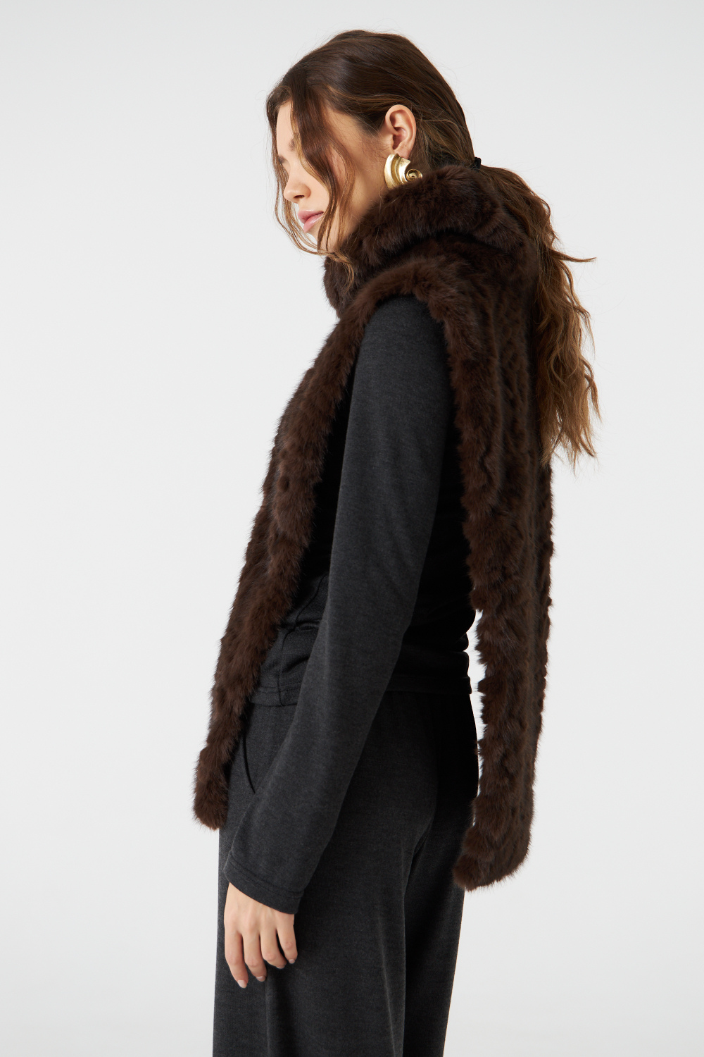 Манишка из эко-меха