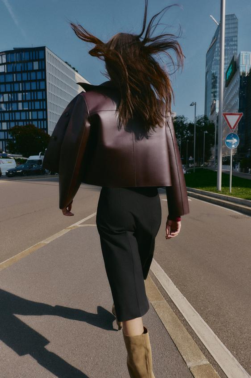 ZARА ДЛИННЫЕ БЕРМУДЫ С ВЫСОКОЙ ПОСАДКОЙ, ЧЕРНЫЙ