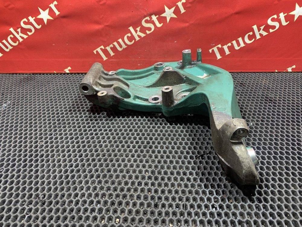 Кронштейн двигателя передний левый