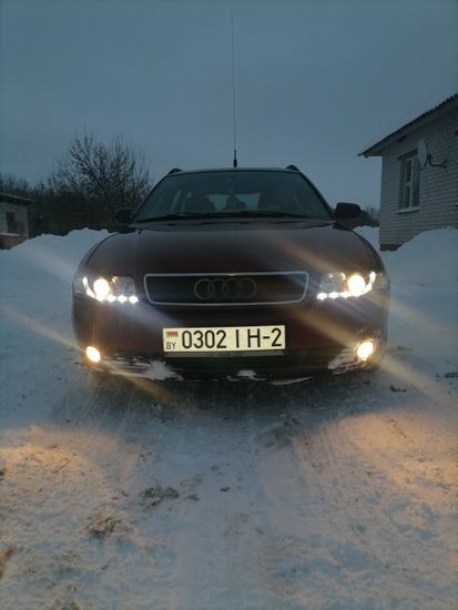 Передние фары Audi A4 B5 daylight black