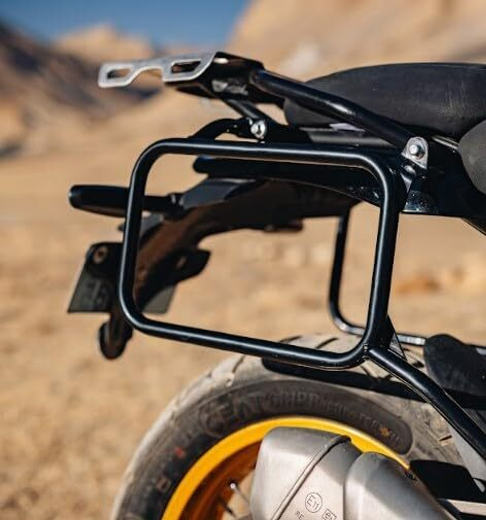 Комплект крепежа для боковых кофров Royal Enfield, тип - "Adventure", черный