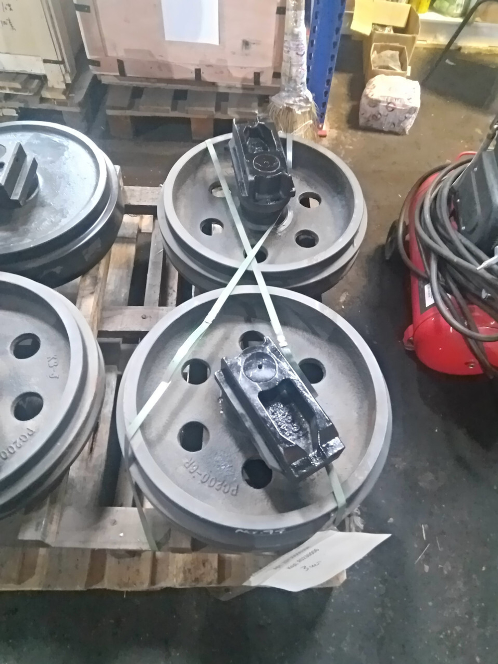 Колесо натяжное (ленивец) Komatsu PC200-6 KBJ(Ю. Корея)